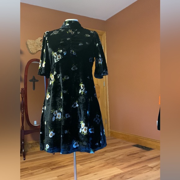 Be My Baby Velvet Mini Dress by (NWT)
Free People size 6 - Picture 2 of 6